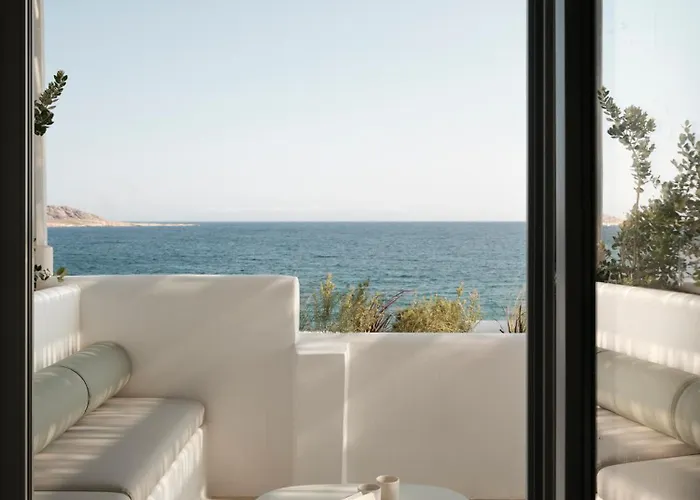 מלון Akria Seaside *