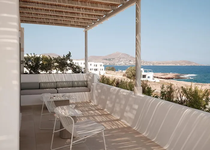 Akria Seaside מלון נאוסה