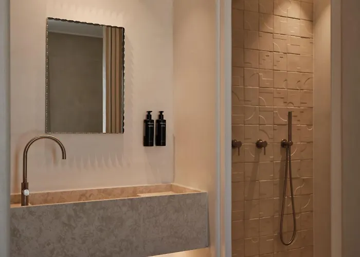 Akria Seaside מלון