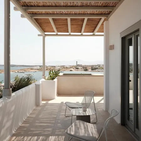 Akria Seaside Hotel *