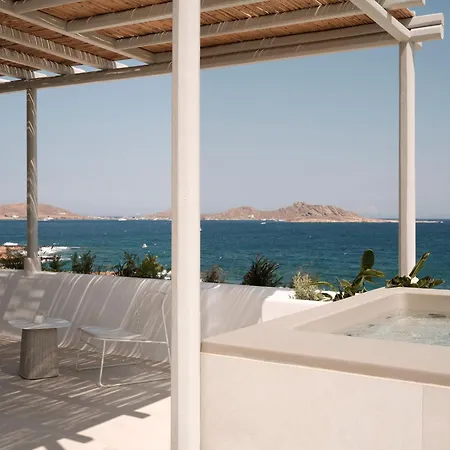 Akria Seaside Hotel *