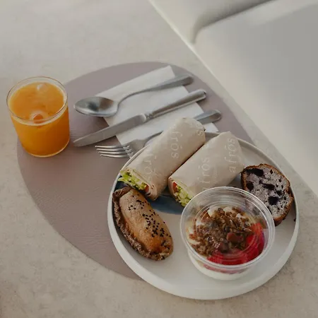 Akria Seaside Hotel *