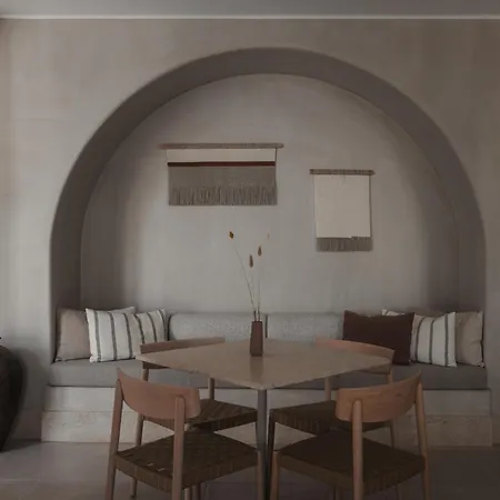 Akria Seaside Hotel *