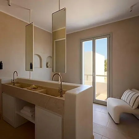 Akria Seaside Hotel *